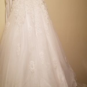 Wedding bridal gown worn once for 3hrs
